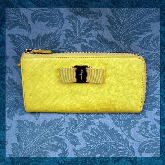 💛 SALVATORE FERRAGAMO Yellow Zip Wallet in Saffiano Leather - Picture 1 of 17
